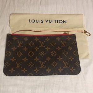 New! Authentic LV MM monogram wristlet purse.😍👝